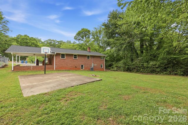 88 36th Street NW, Hickory, NC 28601