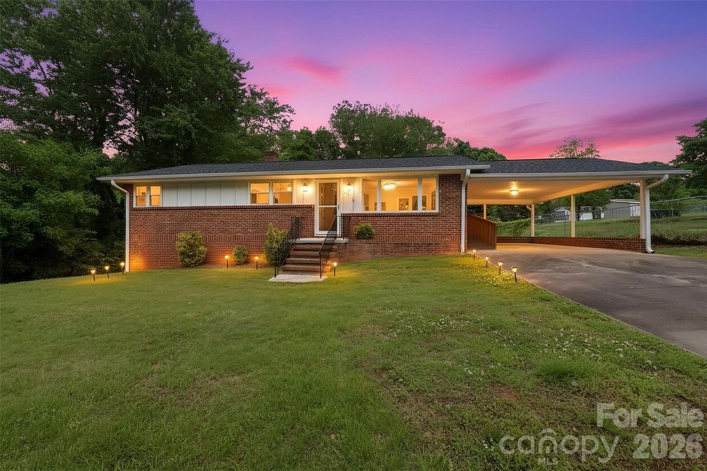 88 36th Street NW, Hickory, NC 28601