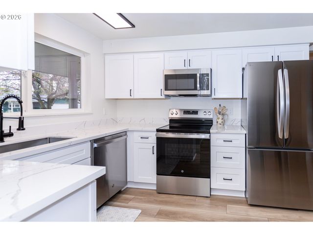 675 HUGHES St, Eugene, OR 97402