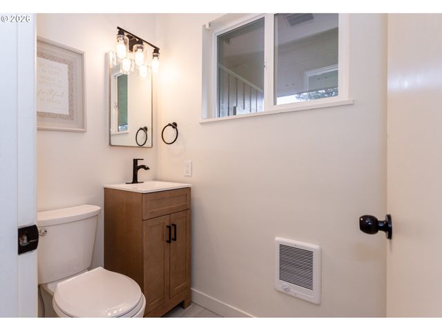 675 HUGHES St, Eugene, OR 97402