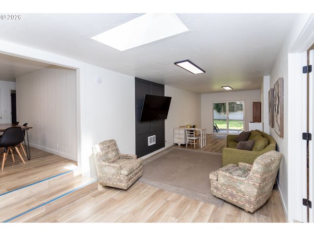 675 HUGHES St, Eugene, OR 97402