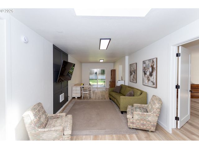 675 HUGHES St, Eugene, OR 97402