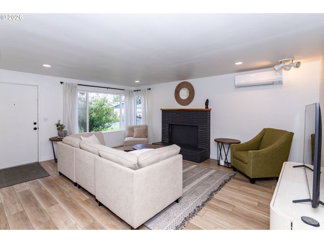 675 HUGHES St, Eugene, OR 97402