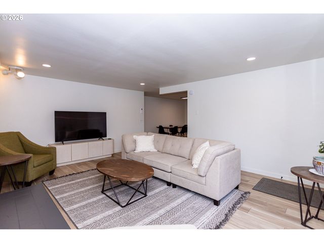 675 HUGHES St, Eugene, OR 97402