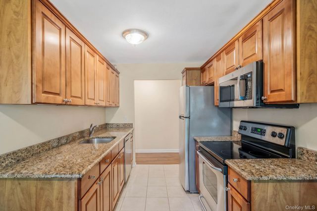 2449F Union Boulevard 9B, Islip, NY 11751
