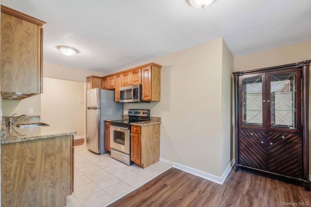 2449F Union Boulevard 9B, Islip, NY 11751