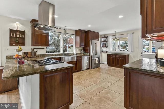 10016 RAEBURN CT, Fairfax, VA 22032