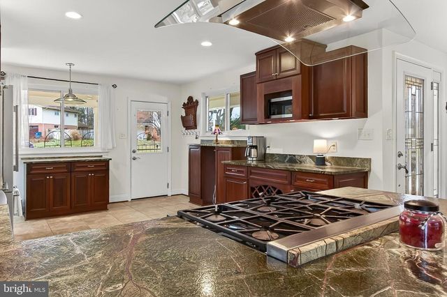 10016 RAEBURN CT, Fairfax, VA 22032