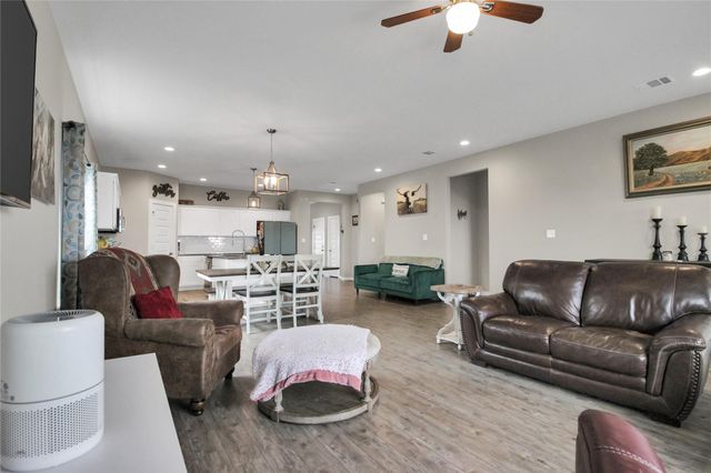 617 W Sheldon Ave, Thrall, TX 76578
