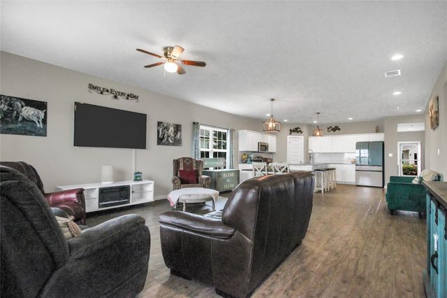 617 W Sheldon Ave, Thrall, TX 76578