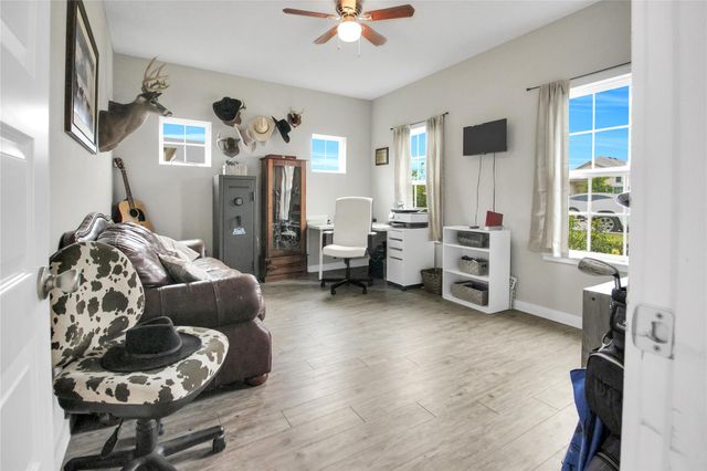 617 W Sheldon Ave, Thrall, TX 76578