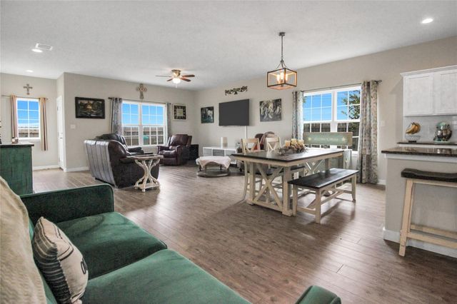 617 W Sheldon Ave, Thrall, TX 76578