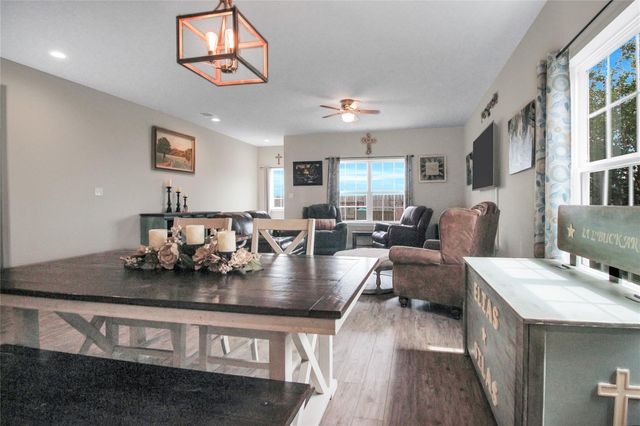 617 W Sheldon Ave, Thrall, TX 76578