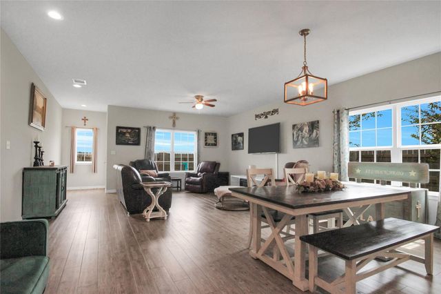 617 W Sheldon Ave, Thrall, TX 76578