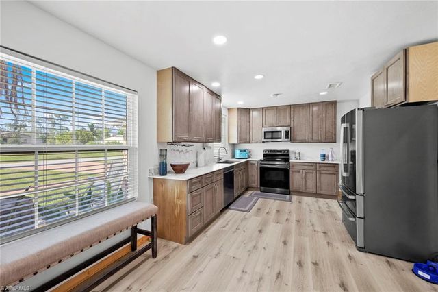 17585 Taylor DR, Fort Myers, FL 33908