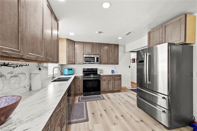 17585 Taylor DR, Fort Myers, FL 33908