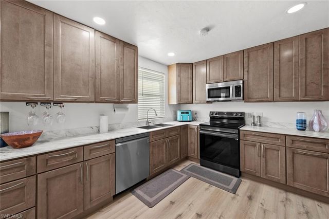 17585 Taylor DR, Fort Myers, FL 33908