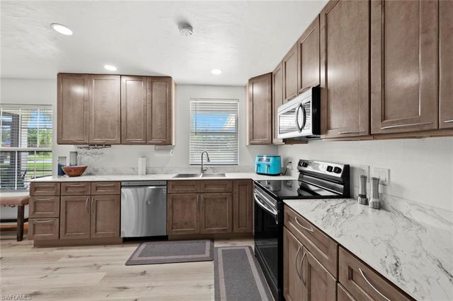 17585 Taylor DR, Fort Myers, FL 33908
