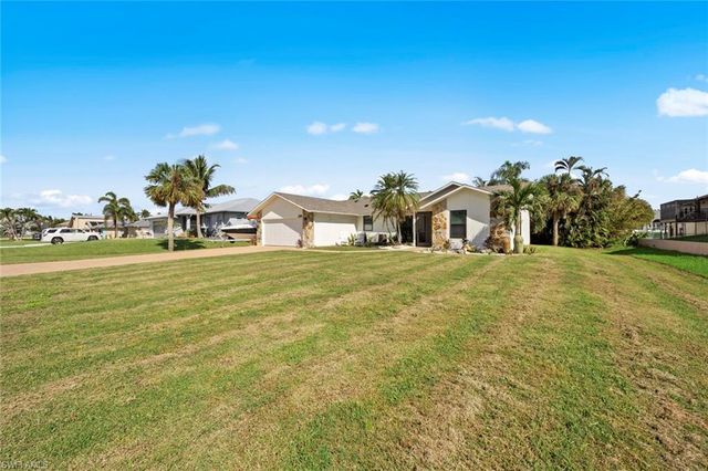 17585 Taylor DR, Fort Myers, FL 33908