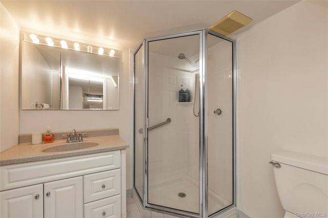 8 E Gate, Plainview, NY 11803