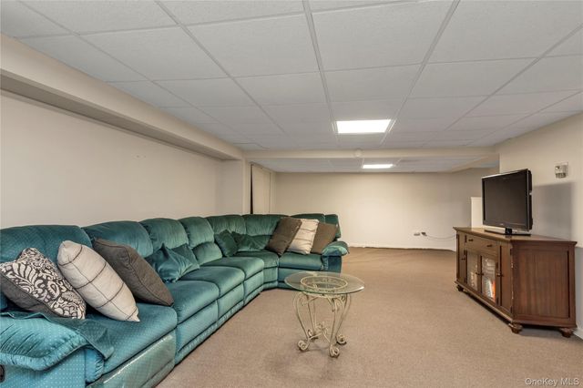 8 E Gate, Plainview, NY 11803