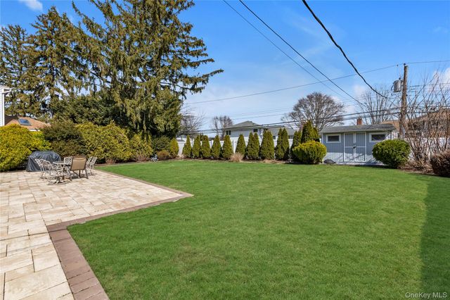 8 E Gate, Plainview, NY 11803