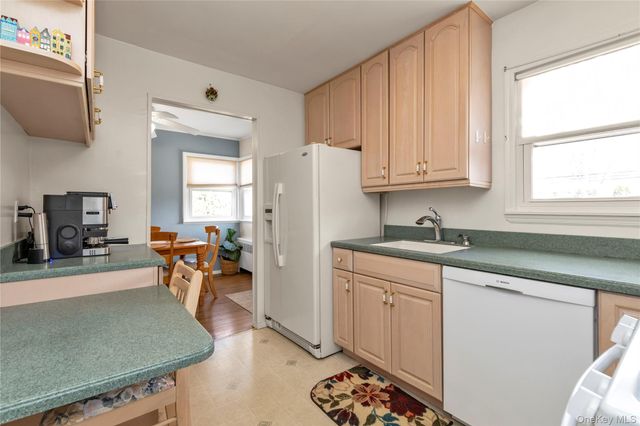 8 E Gate, Plainview, NY 11803