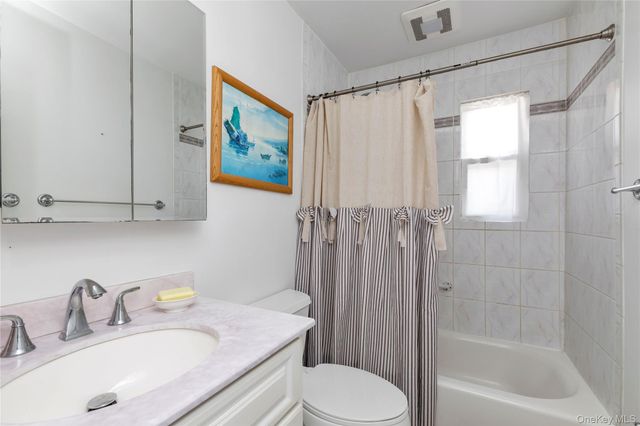 8 E Gate, Plainview, NY 11803