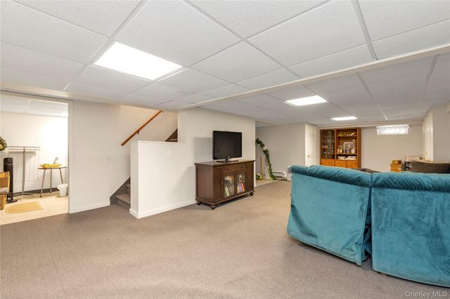 8 E Gate, Plainview, NY 11803