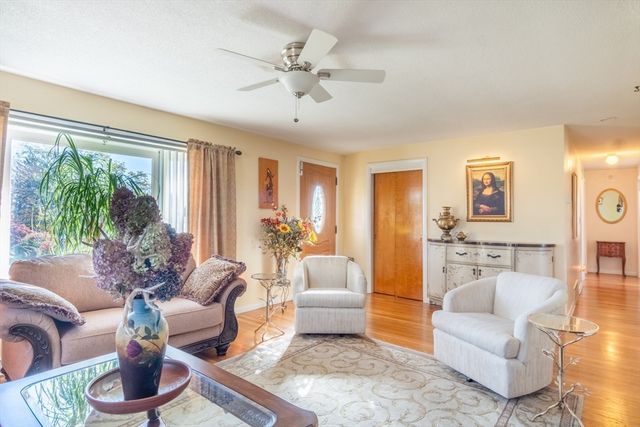 1205 Northampton St, Holyoke, MA 01040