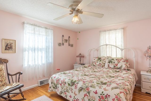 1205 Northampton St, Holyoke, MA 01040