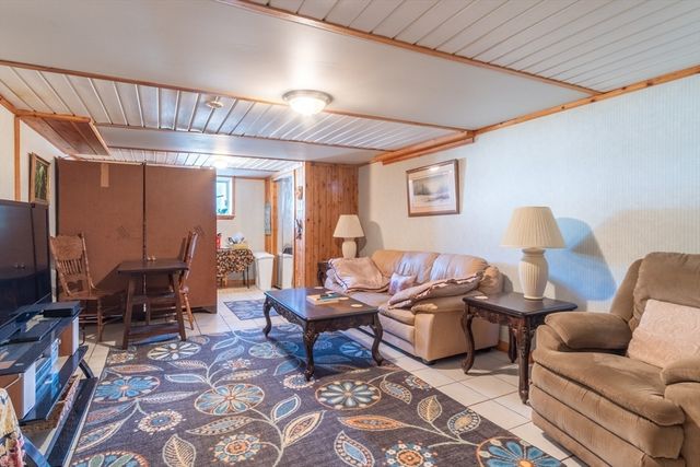 1205 Northampton St, Holyoke, MA 01040