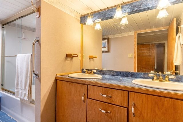 1205 Northampton St, Holyoke, MA 01040