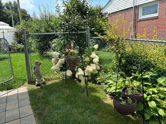 1205 Northampton St, Holyoke, MA 01040