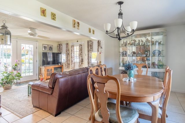 1205 Northampton St, Holyoke, MA 01040