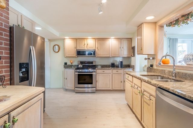 1205 Northampton St, Holyoke, MA 01040