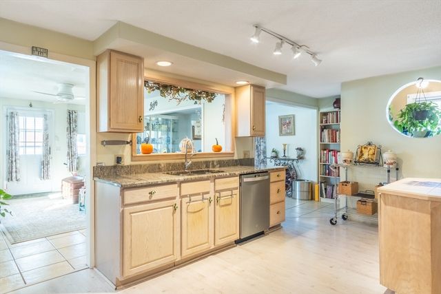 1205 Northampton St, Holyoke, MA 01040