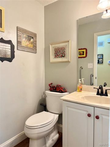 225 E Governor Place, St Charles, MO 63301