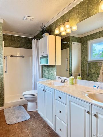 225 E Governor Place, St Charles, MO 63301
