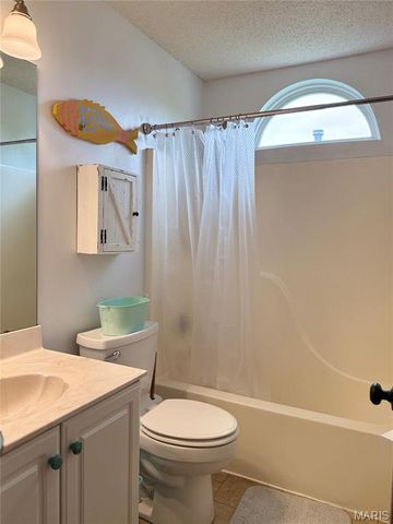 225 E Governor Place, St Charles, MO 63301