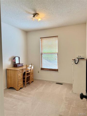 225 E Governor Place, St Charles, MO 63301
