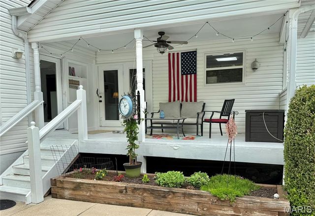 225 E Governor Place, St Charles, MO 63301