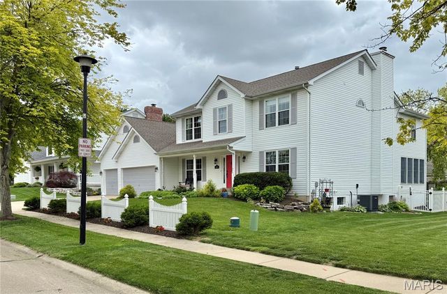 225 E Governor Place, St Charles, MO 63301