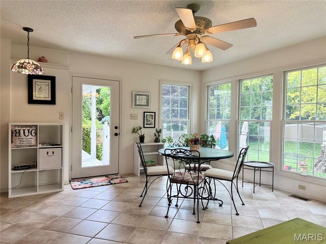 225 E Governor Place, St Charles, MO 63301