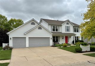 225 E Governor Place, St Charles, MO 63301