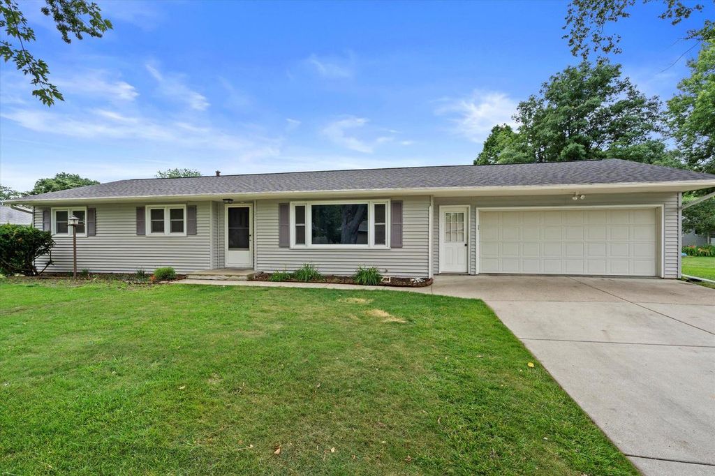 675 Daffodil COURT, Oconomowoc, WI 53066