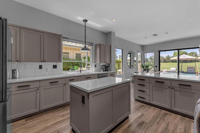 93 Kavenish Drive, Rancho Mirage, CA 92270