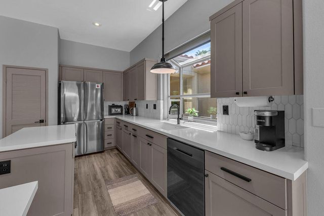 93 Kavenish Drive, Rancho Mirage, CA 92270