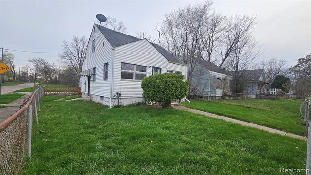 258 E Hobson Avenue, Flint, MI 48505
