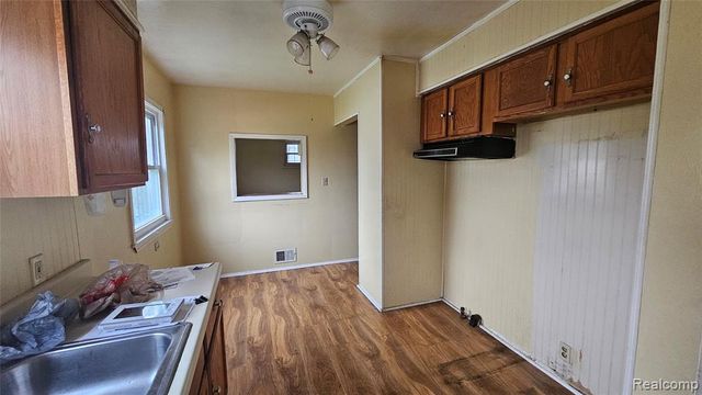 258 E Hobson Avenue, Flint, MI 48505